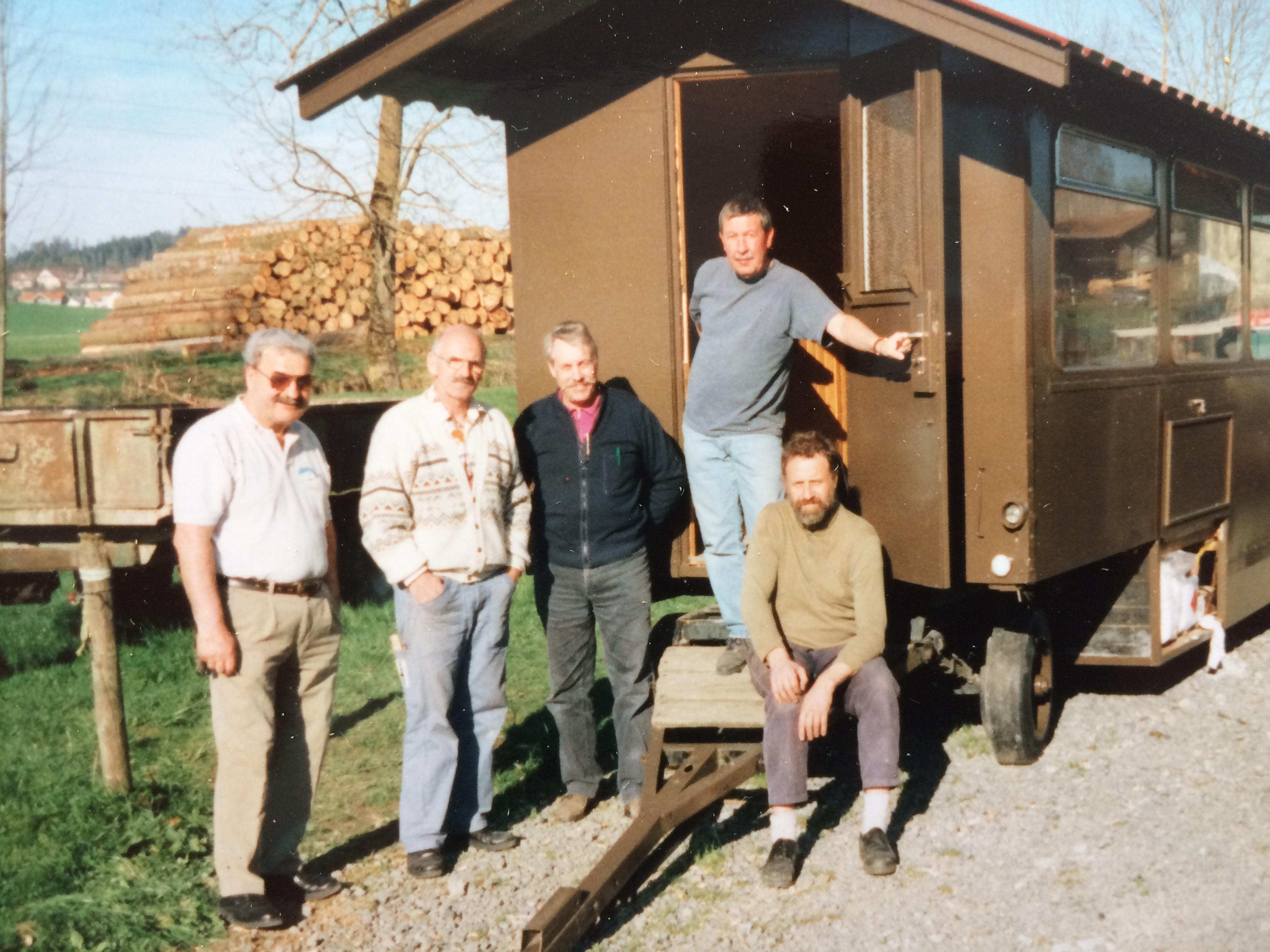 Der Wagen wird eingerichtet 2000